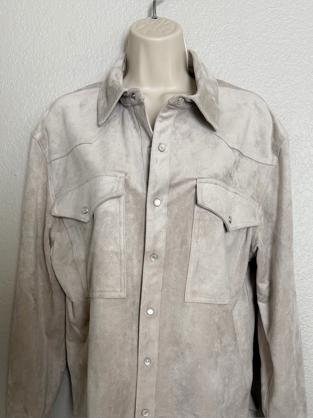 BLANKNYC Faux Suede Utility Jacket Cream Taupe Western 4 Pocket Snap
Front Size